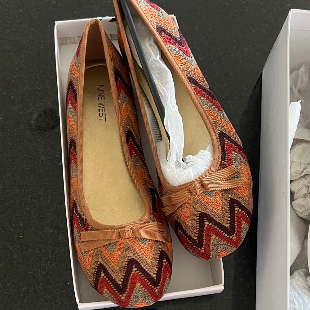 Nine West | NWT (sz 9) Chevron Ballet Flats